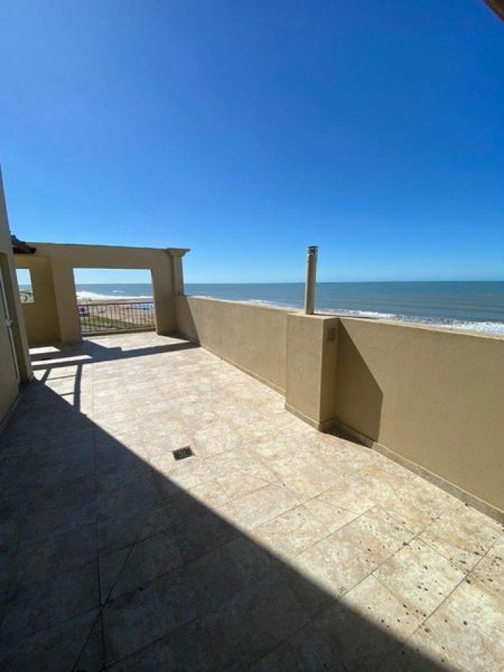 Semipiso de 2 ambientes a estrenar con vista al mar. Zona norte