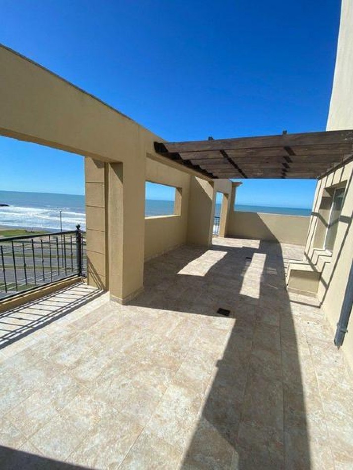 Semipiso de 2 ambientes a estrenar con vista al mar. Zona norte