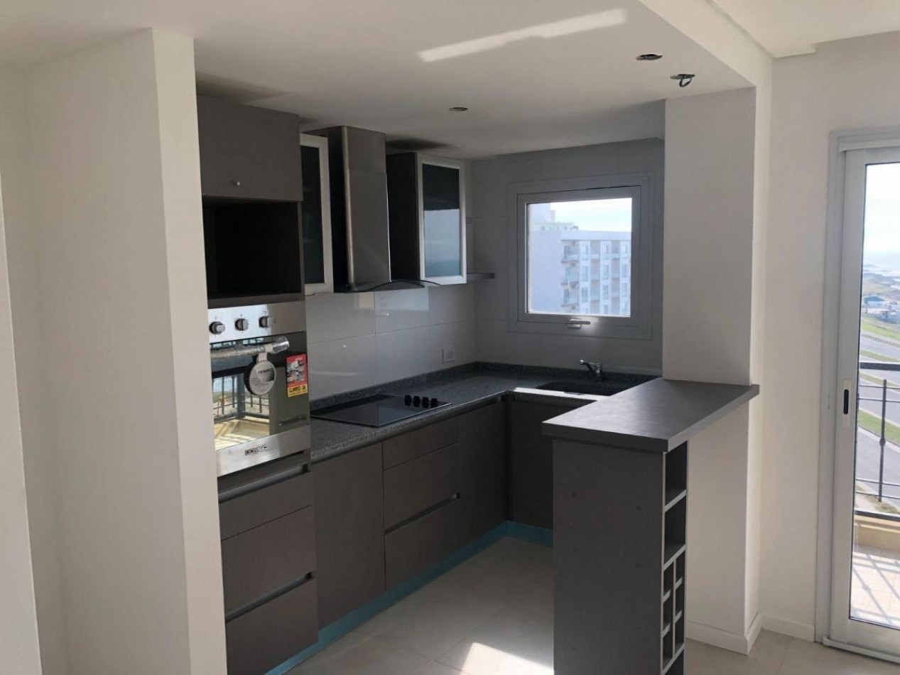 Semipiso de 2 ambientes a estrenar con vista al mar. Zona norte