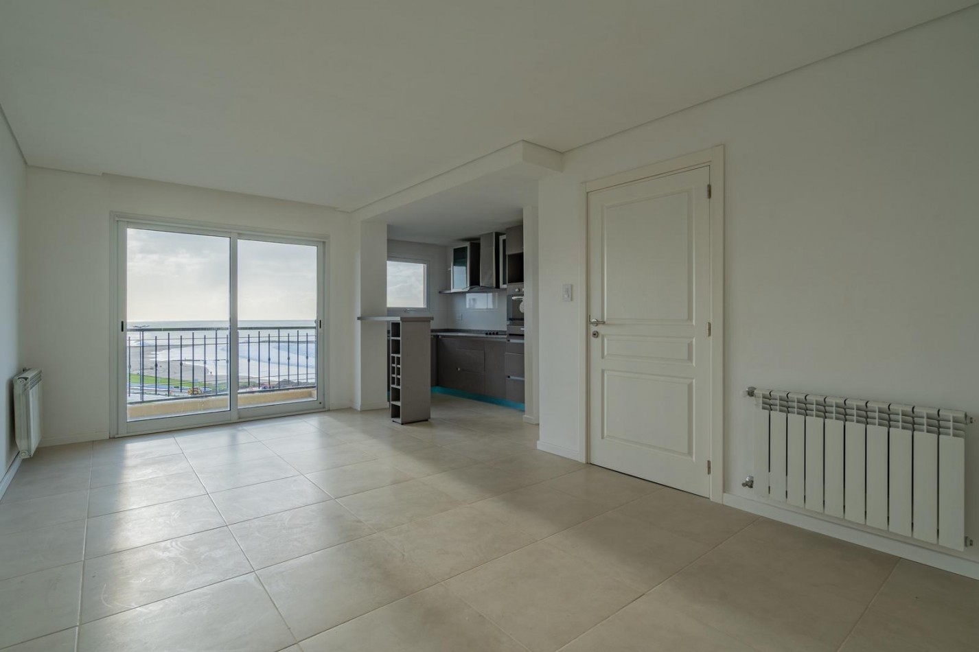 Semipiso de 2 ambientes a estrenar con vista al mar. Zona norte