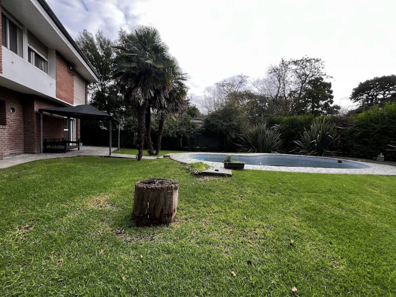 Venta Chalet  5 amb. con piscina y parque - El Grosellar - USD 190.000