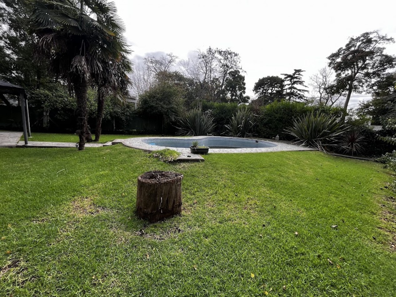 Venta Chalet  5 amb. con piscina y parque - El Grosellar - USD 190.000