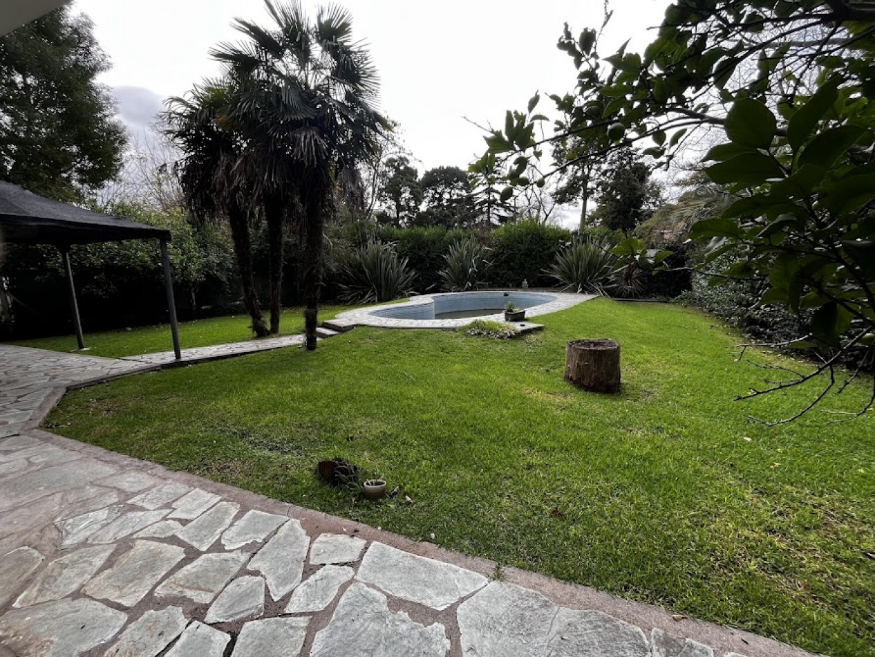 Venta Chalet  5 amb. con piscina y parque - El Grosellar - USD 190.000