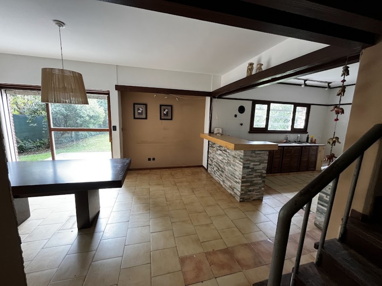 Venta Chalet  5 amb. con piscina y parque - El Grosellar - USD 190.000
