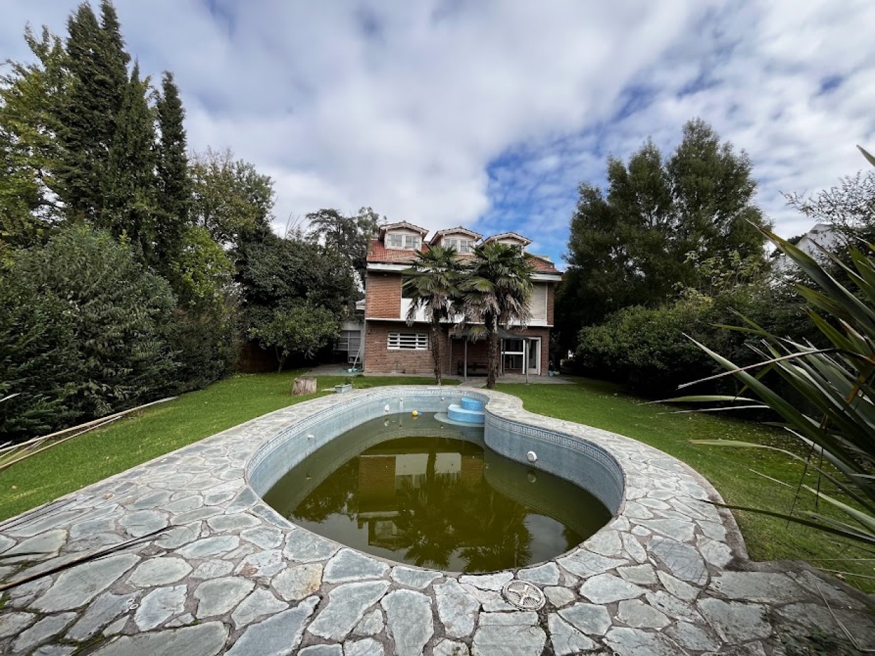 Venta Chalet  5 amb. con piscina y parque - El Grosellar - USD 190.000