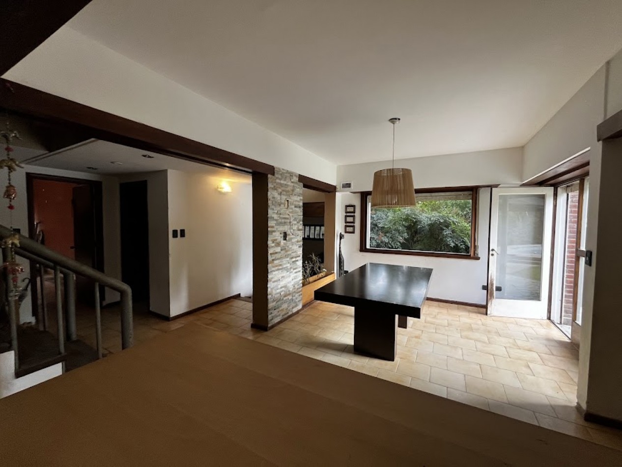 Venta Chalet  5 amb. con piscina y parque - El Grosellar - USD 190.000