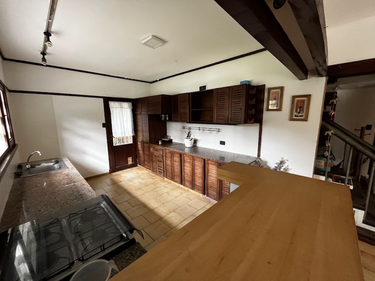 Venta Chalet  5 amb. con piscina y parque - El Grosellar - USD 190.000