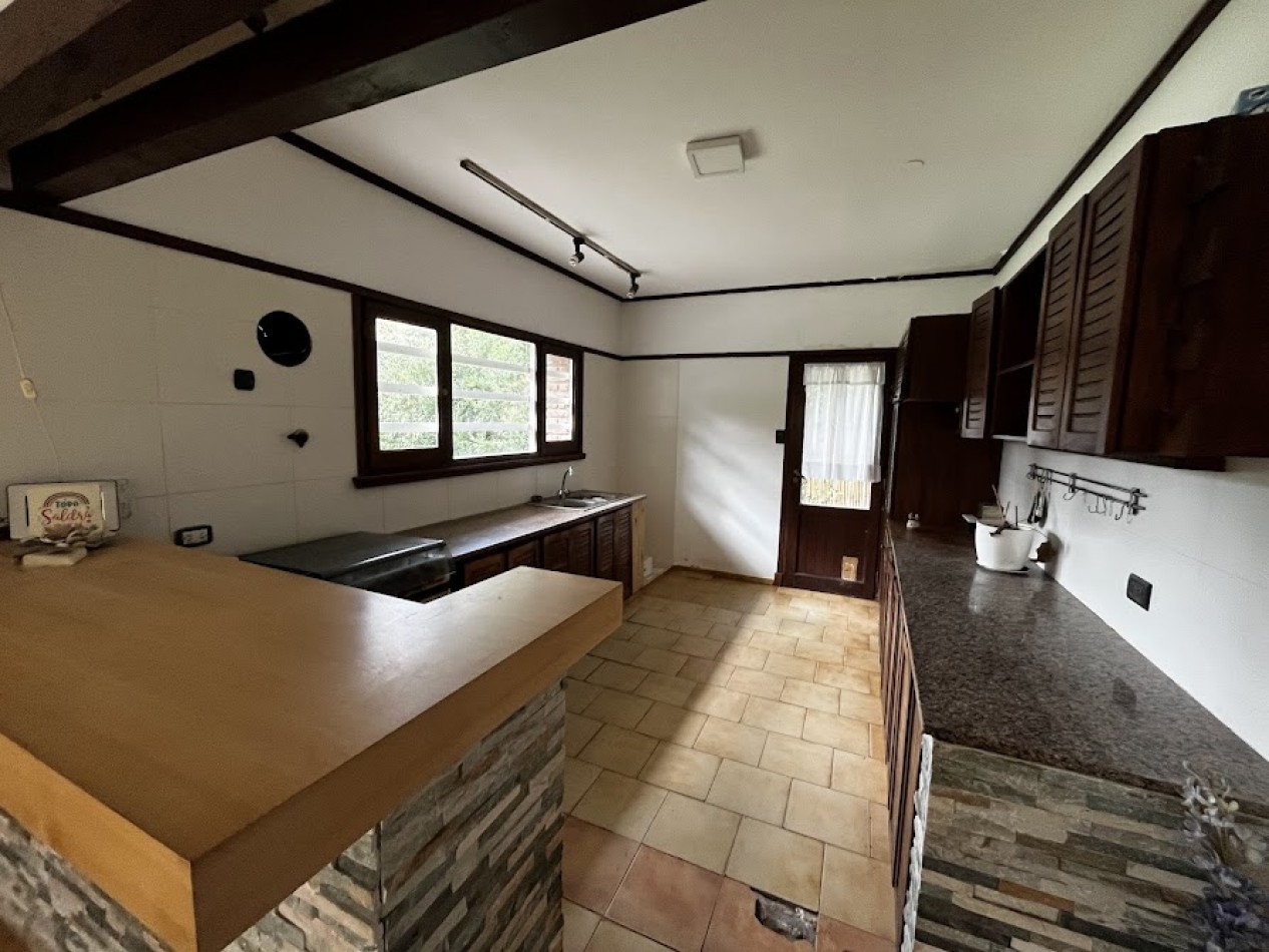 Venta Chalet  5 amb. con piscina y parque - El Grosellar - USD 190.000
