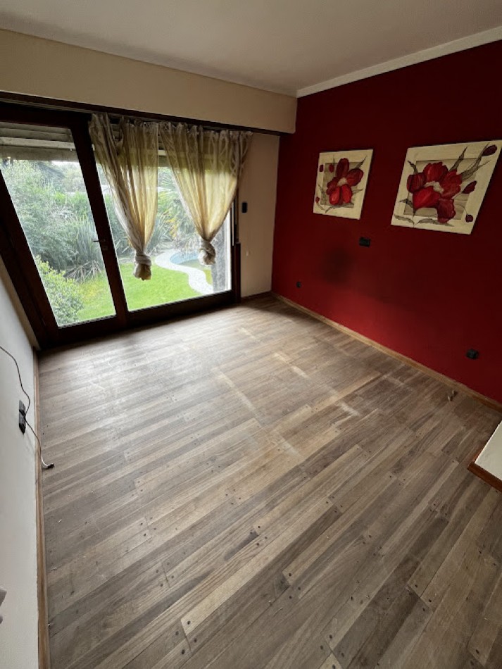 Venta Chalet  5 amb. con piscina y parque - El Grosellar - USD 190.000
