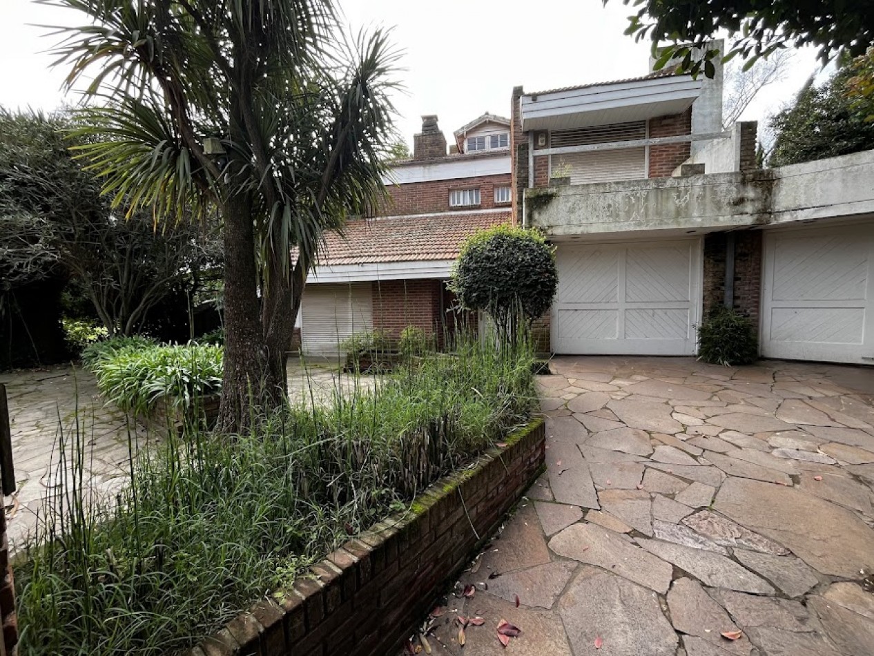 Venta Chalet  5 amb. con piscina y parque - El Grosellar - USD 190.000
