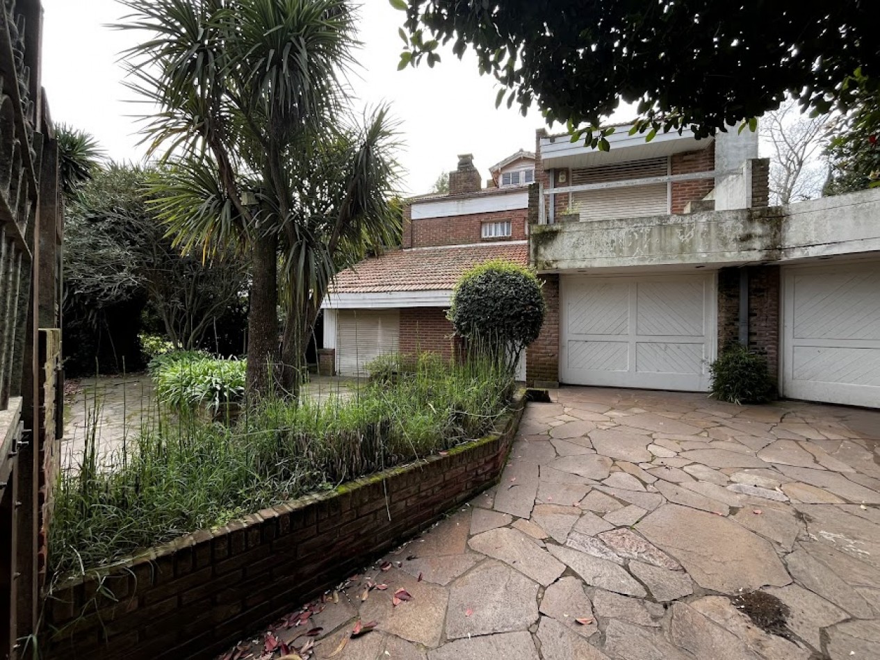 Venta Chalet  5 amb. con piscina y parque - El Grosellar - USD 190.000