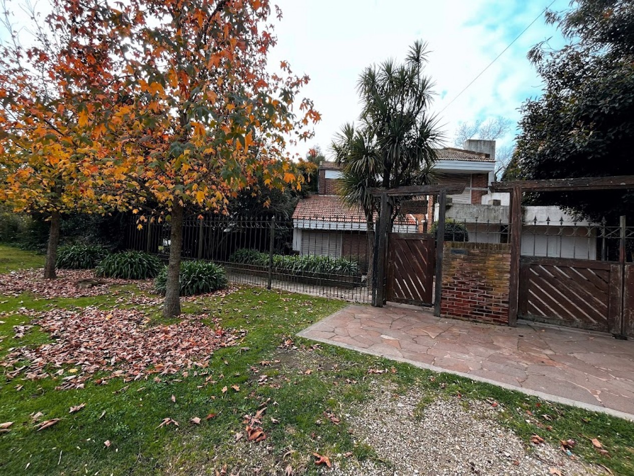 Venta Chalet  5 amb. con piscina y parque - El Grosellar - USD 190.000