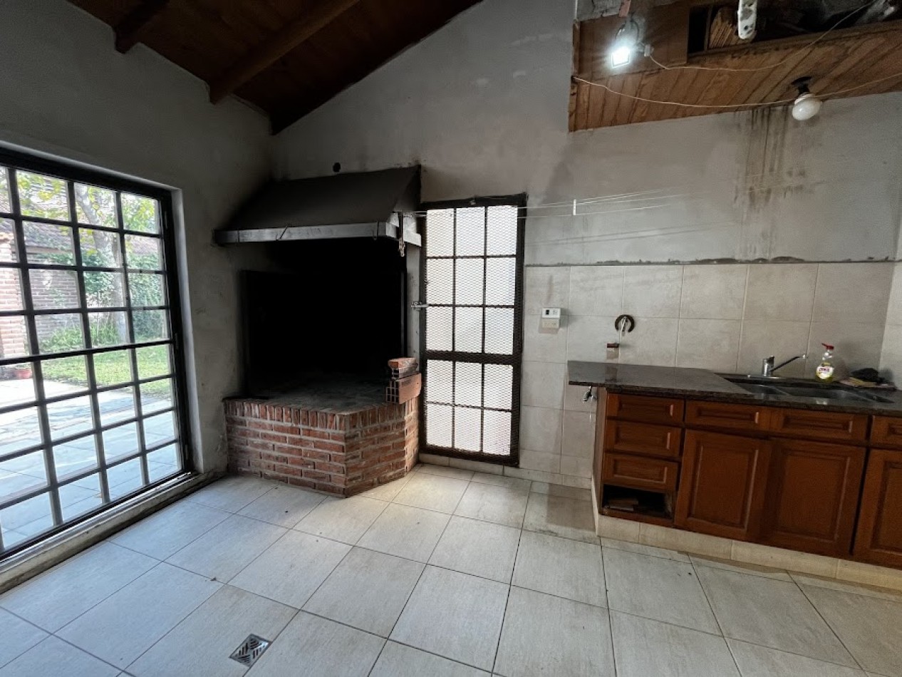 ALQUILER 24 MESES Oportunidad unica en Barrio Constitucion - Chalet en dos plantas