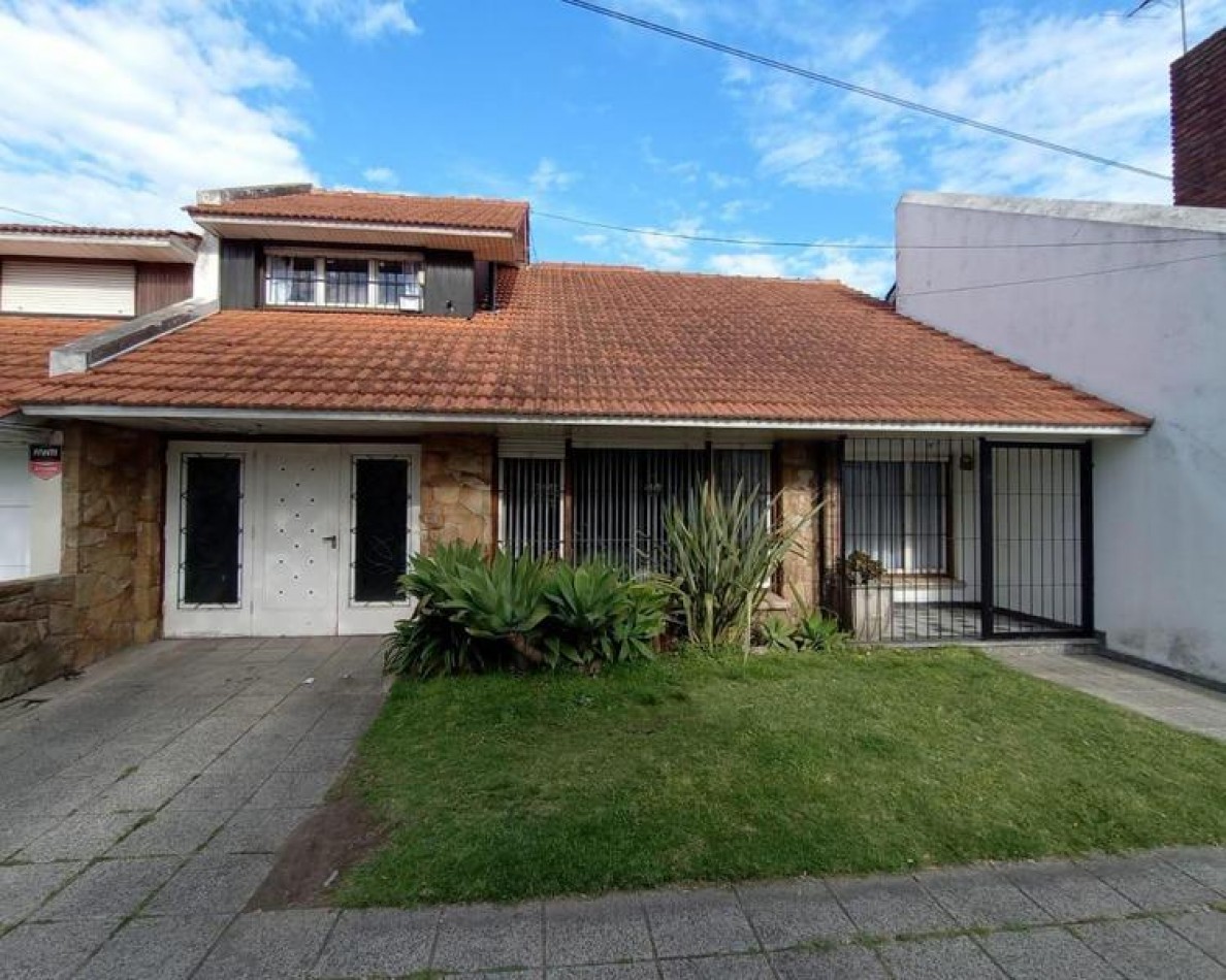 Chalet reciclado, 5 amb. con garaje doble y patio 