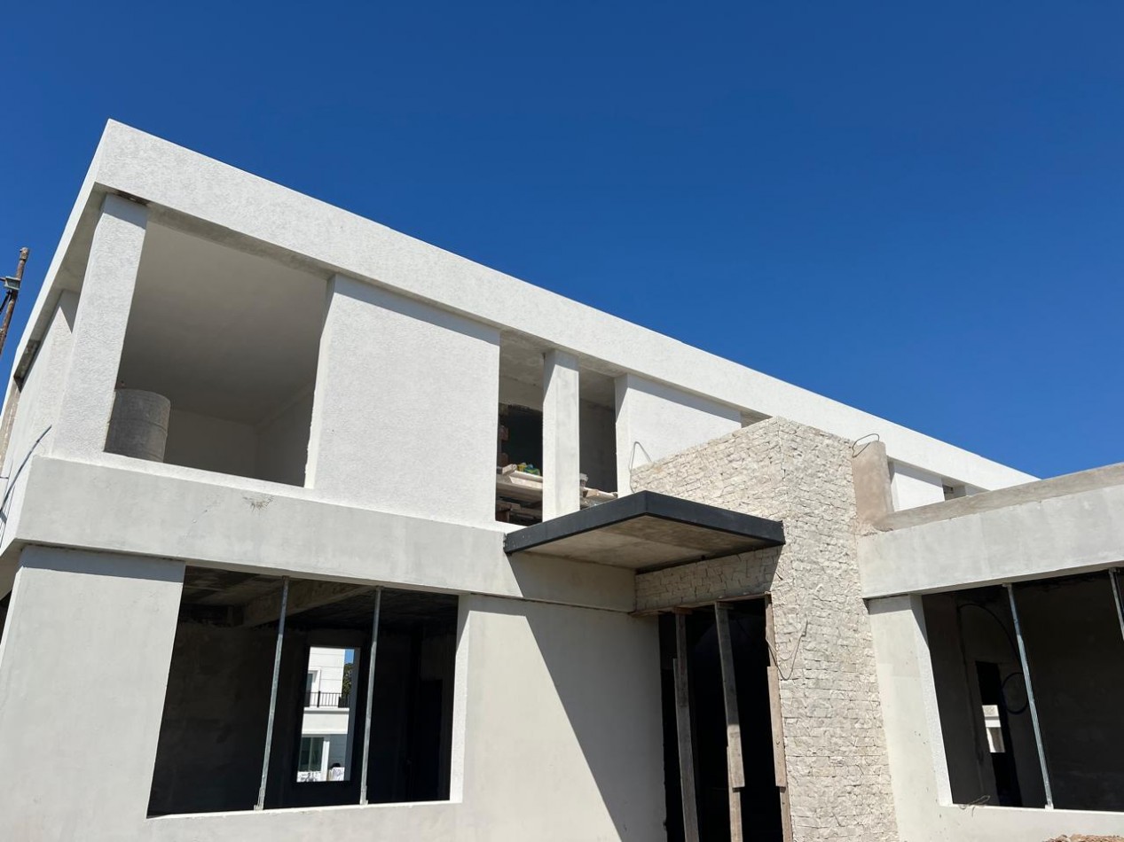 Casa a estrenar 5 ambientes con piscina 253 mt2 cub- Rumenco Joven
