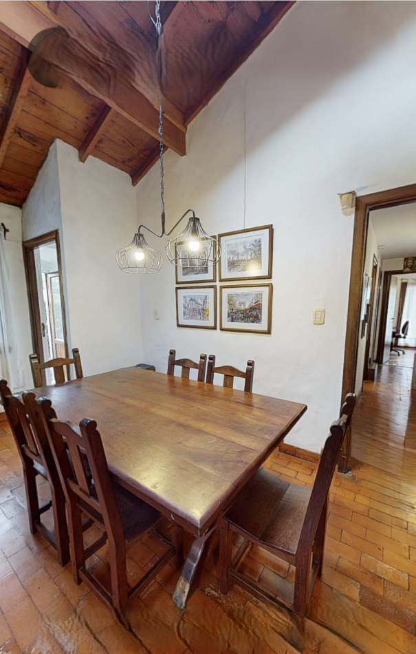 Chalet Tradicional sobre Lote de 914 m² - 3 Dormitorios y Quincho-Bosque P . Ramos