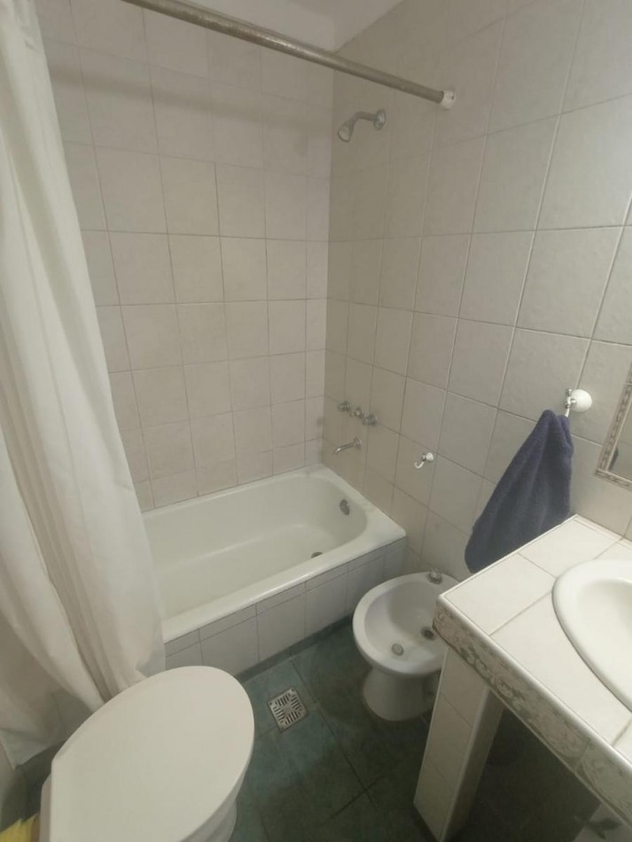 Chalet Tradicional sobre Lote de 914 m² - 3 Dormitorios y Quincho-Bosque P . Ramos