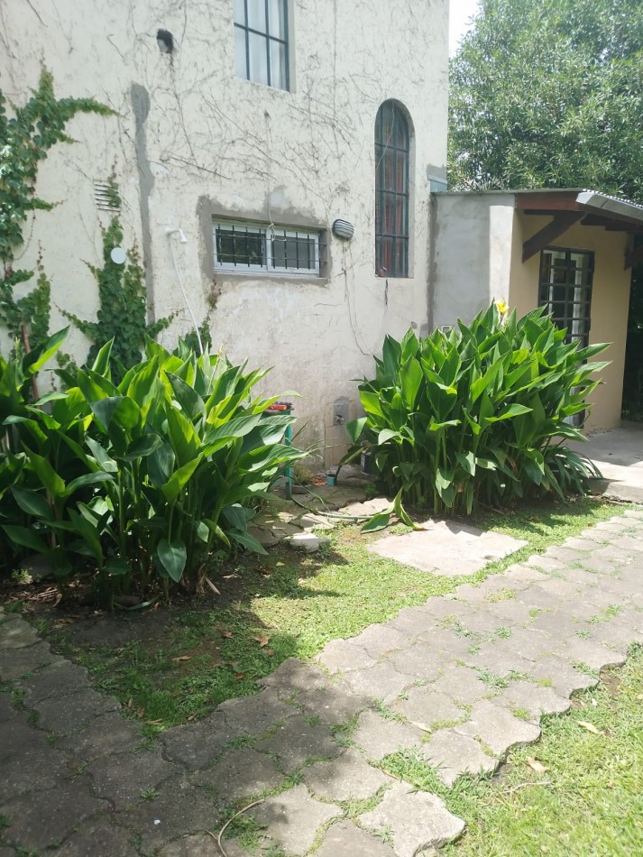 Casa lista para disfrutar - 3 ambientes con gas natural , parque y excelente ubicacion  -ACANTILADOS