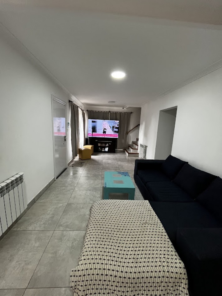 La Florida-  Chalet de 4 amb. con garage y patio - Moderno