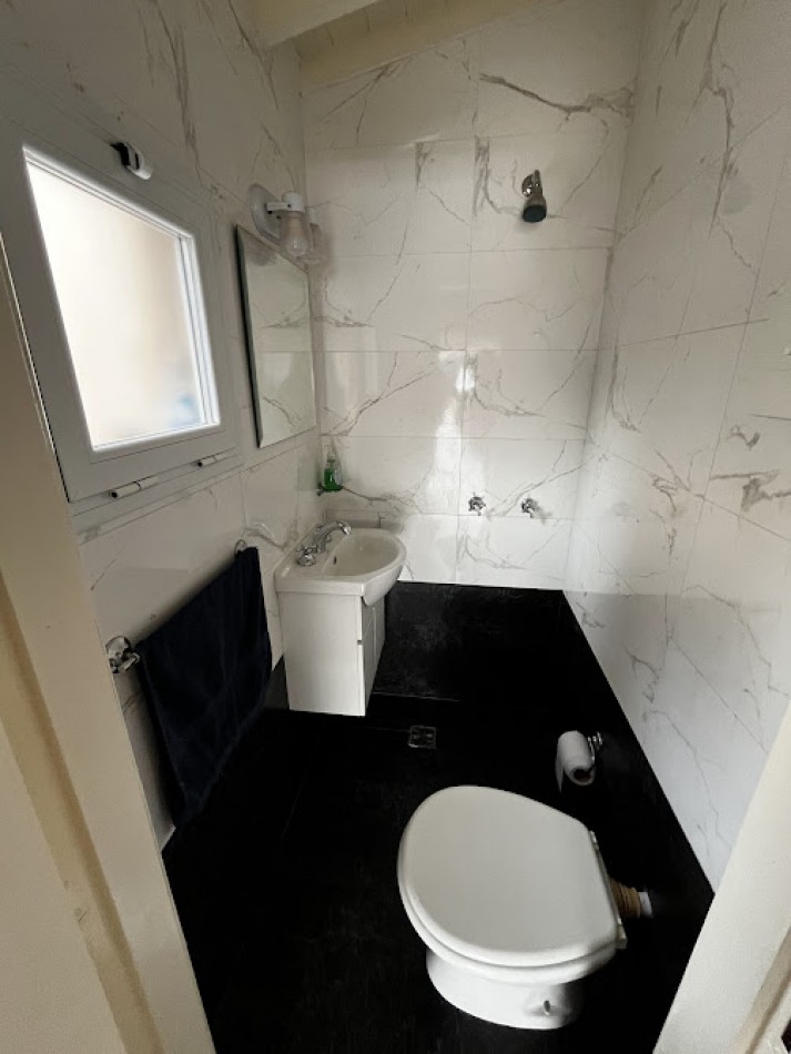 La Florida-  Chalet de 4 amb. con garage y patio - Moderno