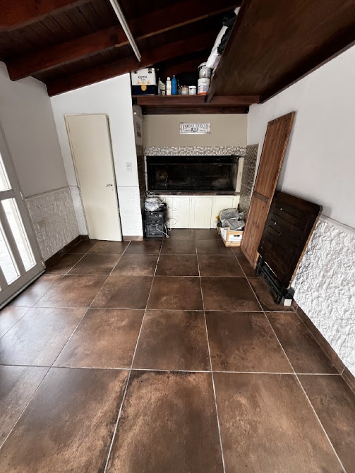 La Florida-  Chalet de 4 amb. con garage y patio - Moderno