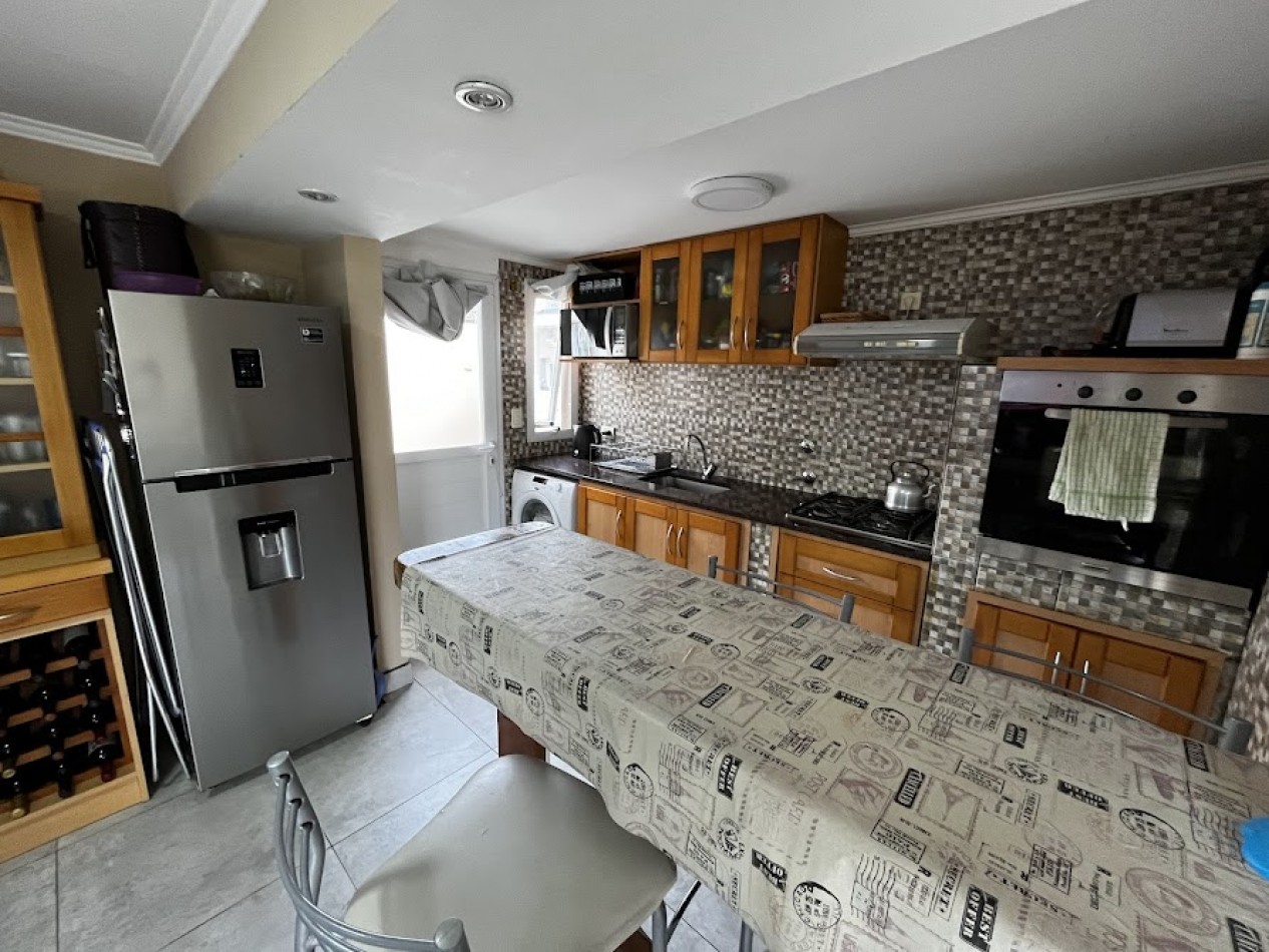 La Florida-  Chalet de 4 amb. con garage y patio - Moderno