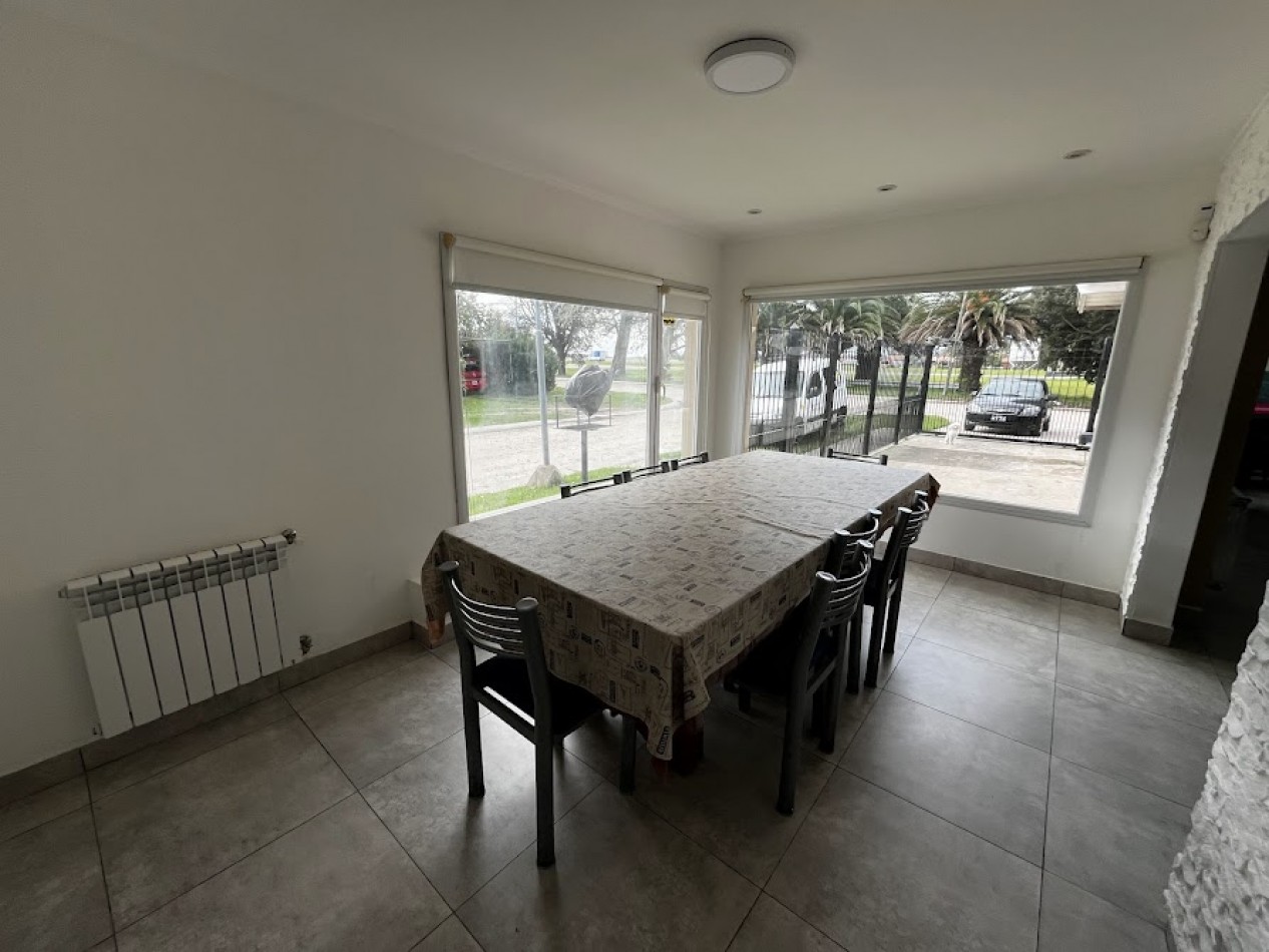 La Florida-  Chalet de 4 amb. con garage y patio - Moderno