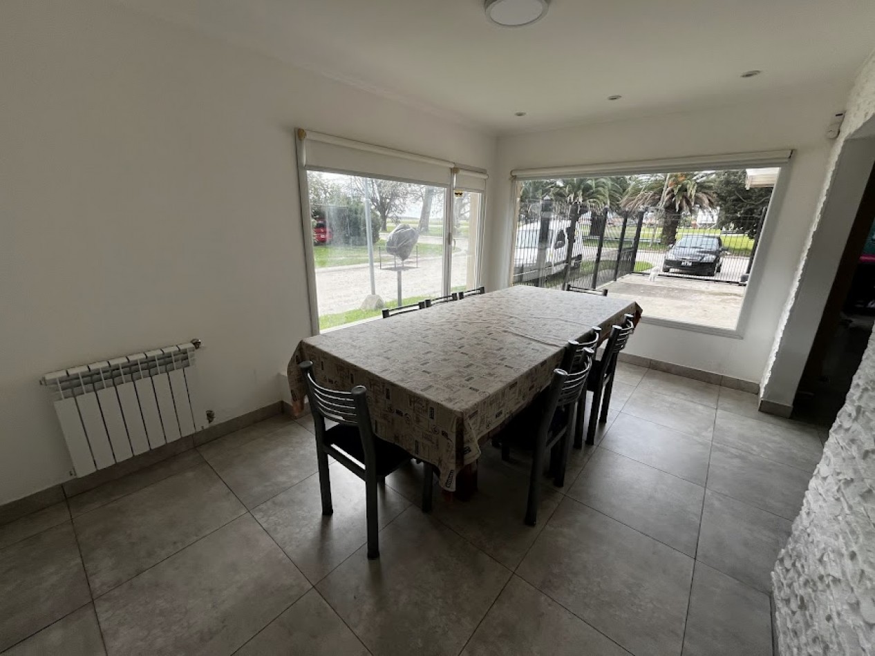 La Florida-  Chalet de 4 amb. con garage y patio - Moderno