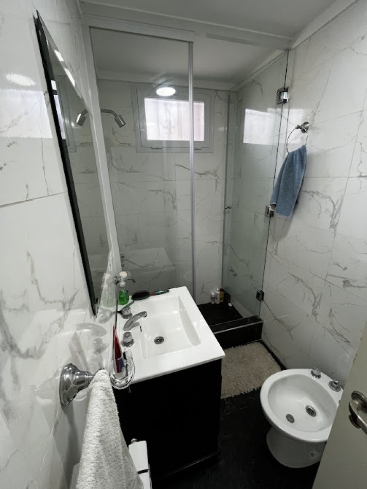 La Florida-  Chalet de 4 amb. con garage y patio - Moderno