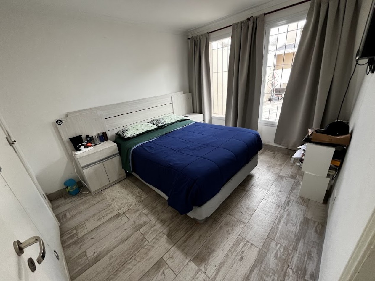 La Florida-  Chalet de 4 amb. con garage y patio - Moderno