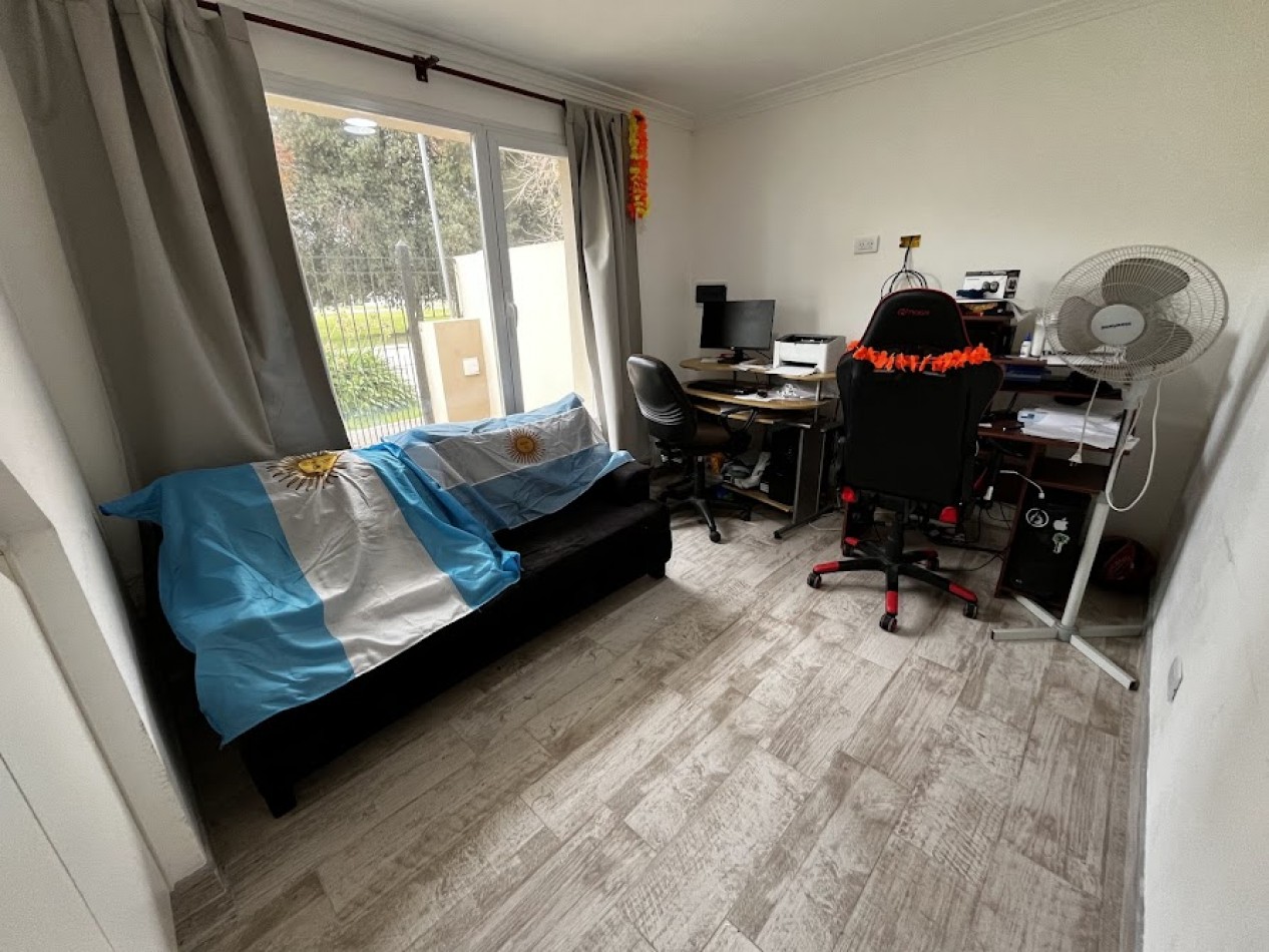 La Florida-  Chalet de 4 amb. con garage y patio - Moderno