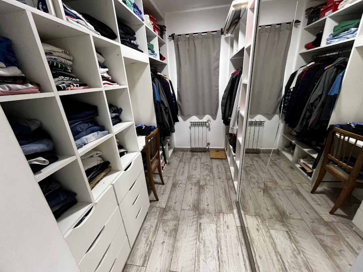 La Florida-  Chalet de 4 amb. con garage y patio - Moderno