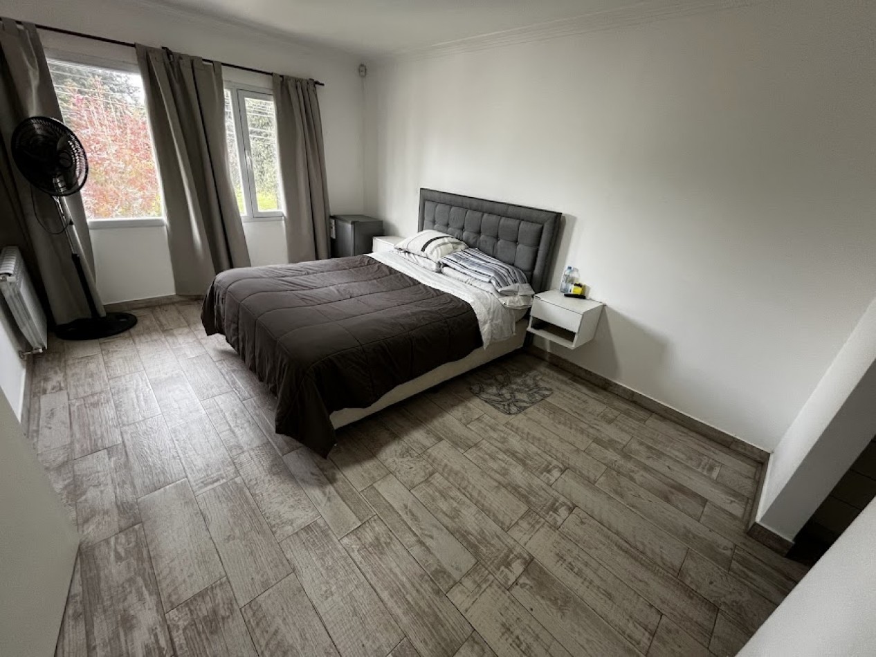 La Florida-  Chalet de 4 amb. con garage y patio - Moderno