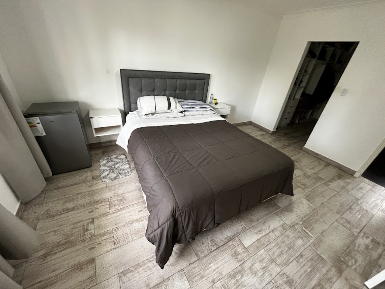 La Florida-  Chalet de 4 amb. con garage y patio - Moderno