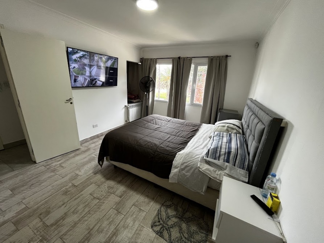 La Florida-  Chalet de 4 amb. con garage y patio - Moderno