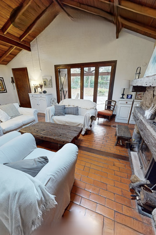 Chalet Tradicional sobre Lote de 914 m² - 3 Dormitorios y Quincho-Bosque P . Ramos