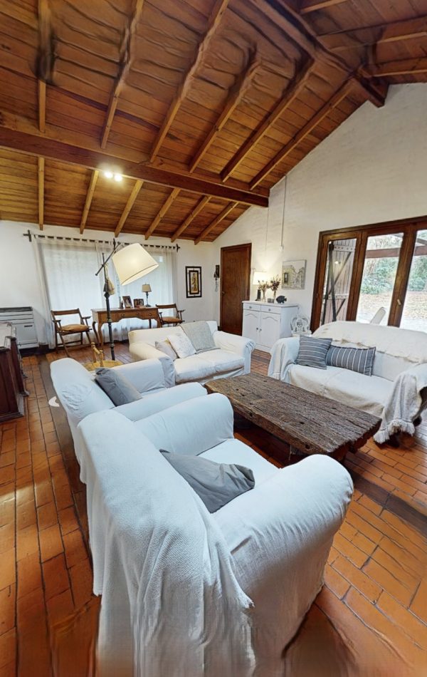 Chalet Tradicional sobre Lote de 914 m² - 3 Dormitorios y Quincho-Bosque P . Ramos