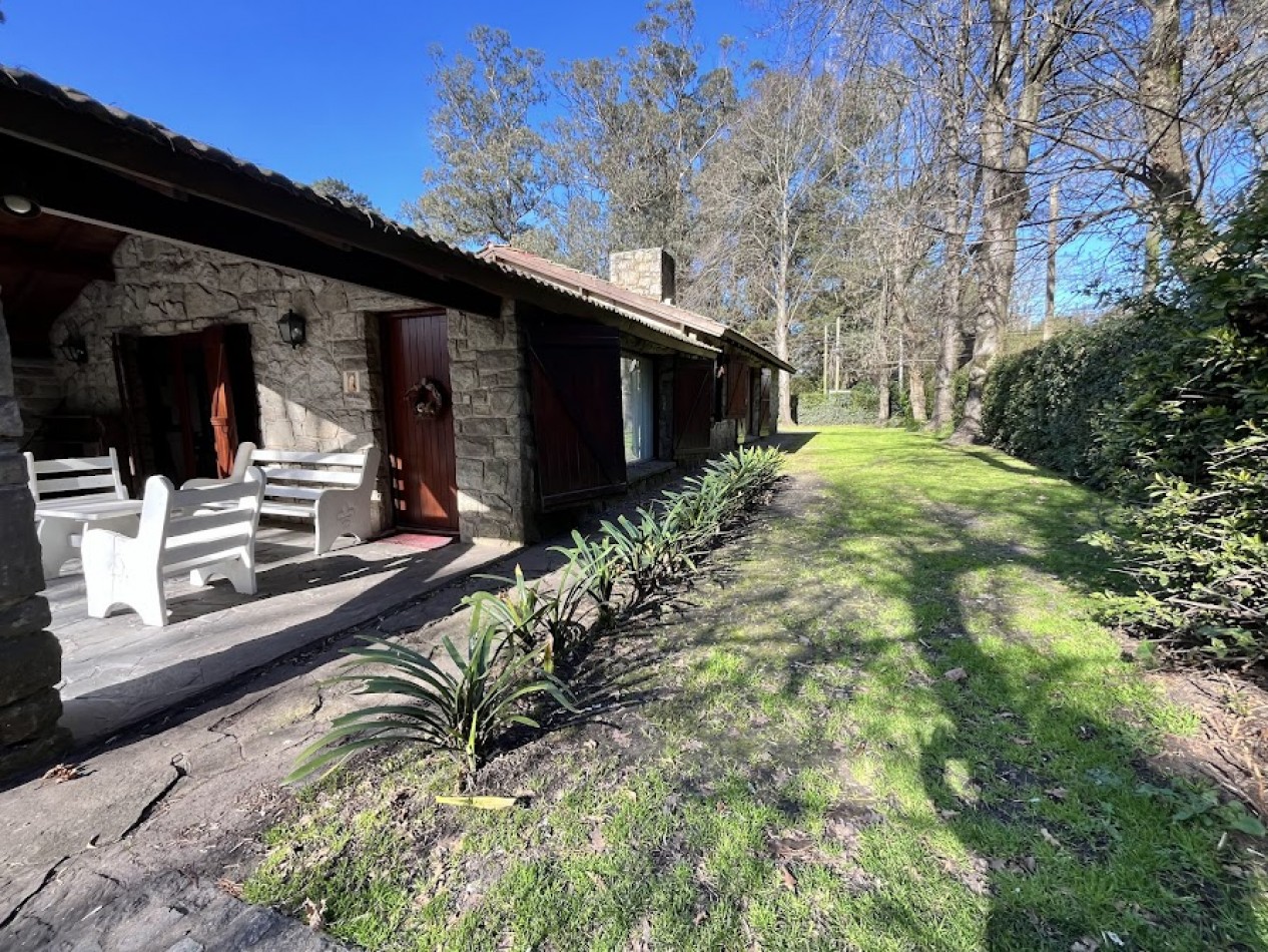 Chalet Tradicional sobre Lote de 914 m² - 3 Dormitorios y Quincho-Bosque P . Ramos