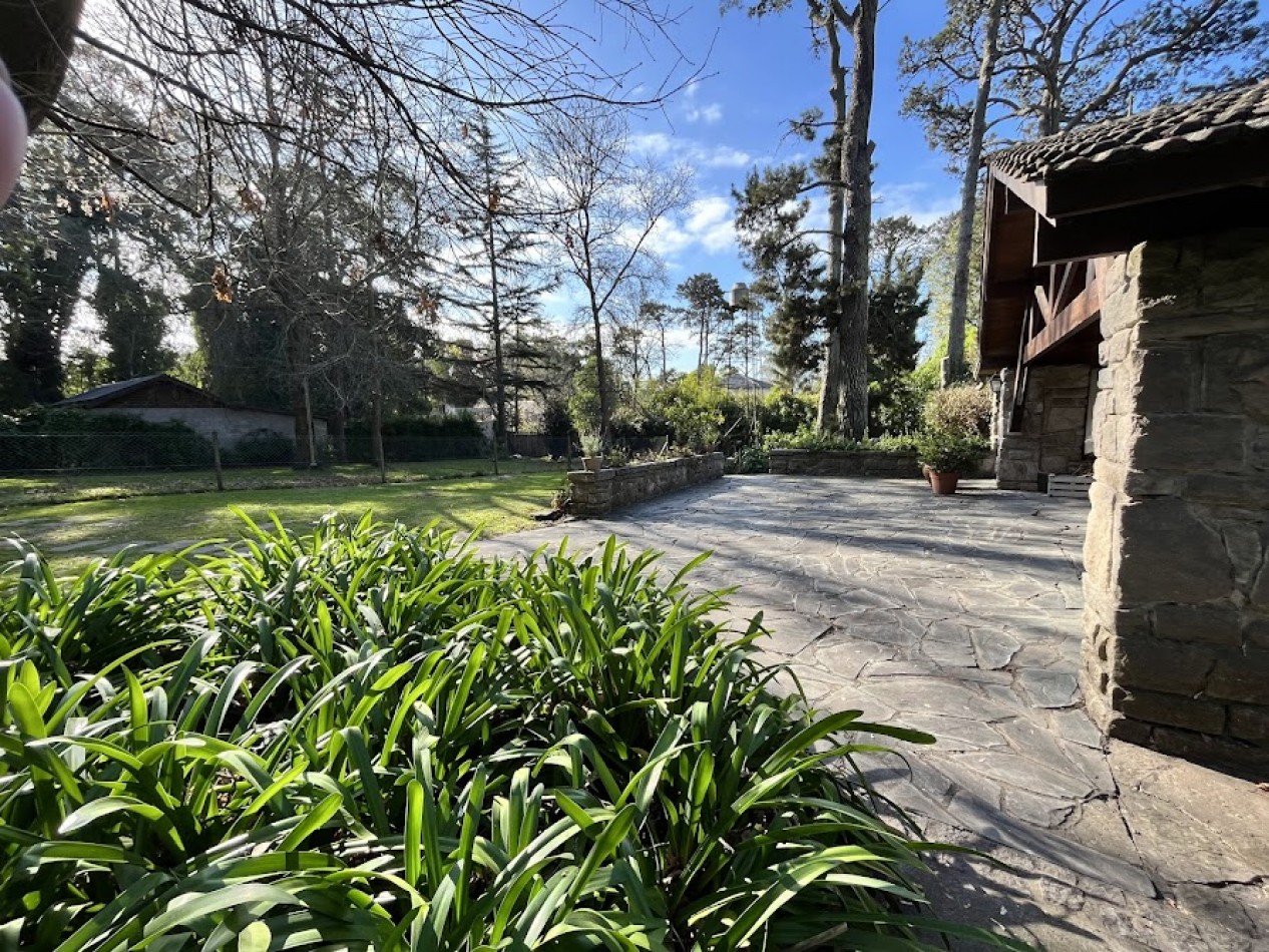 Chalet Tradicional sobre Lote de 914 m² - 3 Dormitorios y Quincho-Bosque P . Ramos