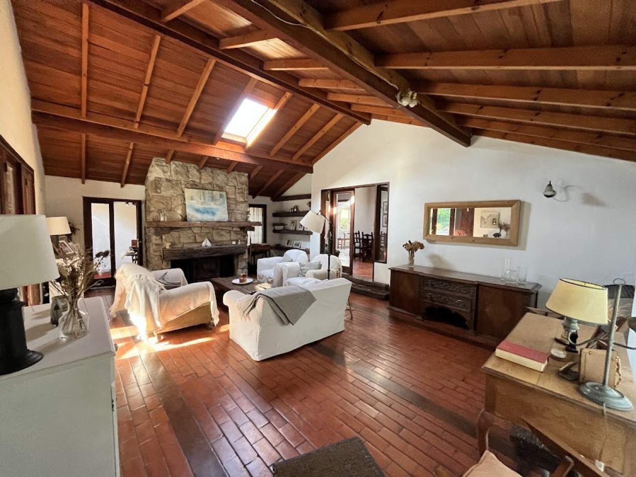 Chalet Tradicional sobre Lote de 914 m² - 3 Dormitorios y Quincho-Bosque P . Ramos