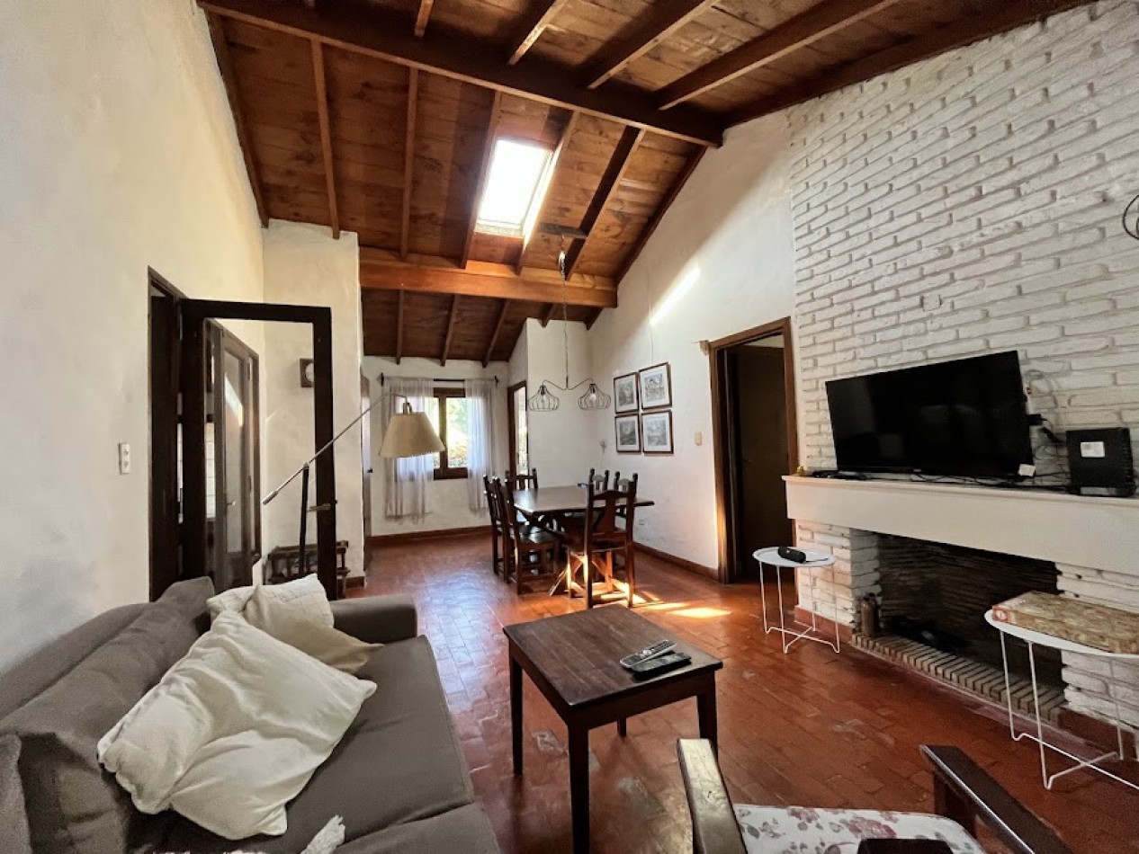 Chalet Tradicional sobre Lote de 914 m² - 3 Dormitorios y Quincho-Bosque P . Ramos