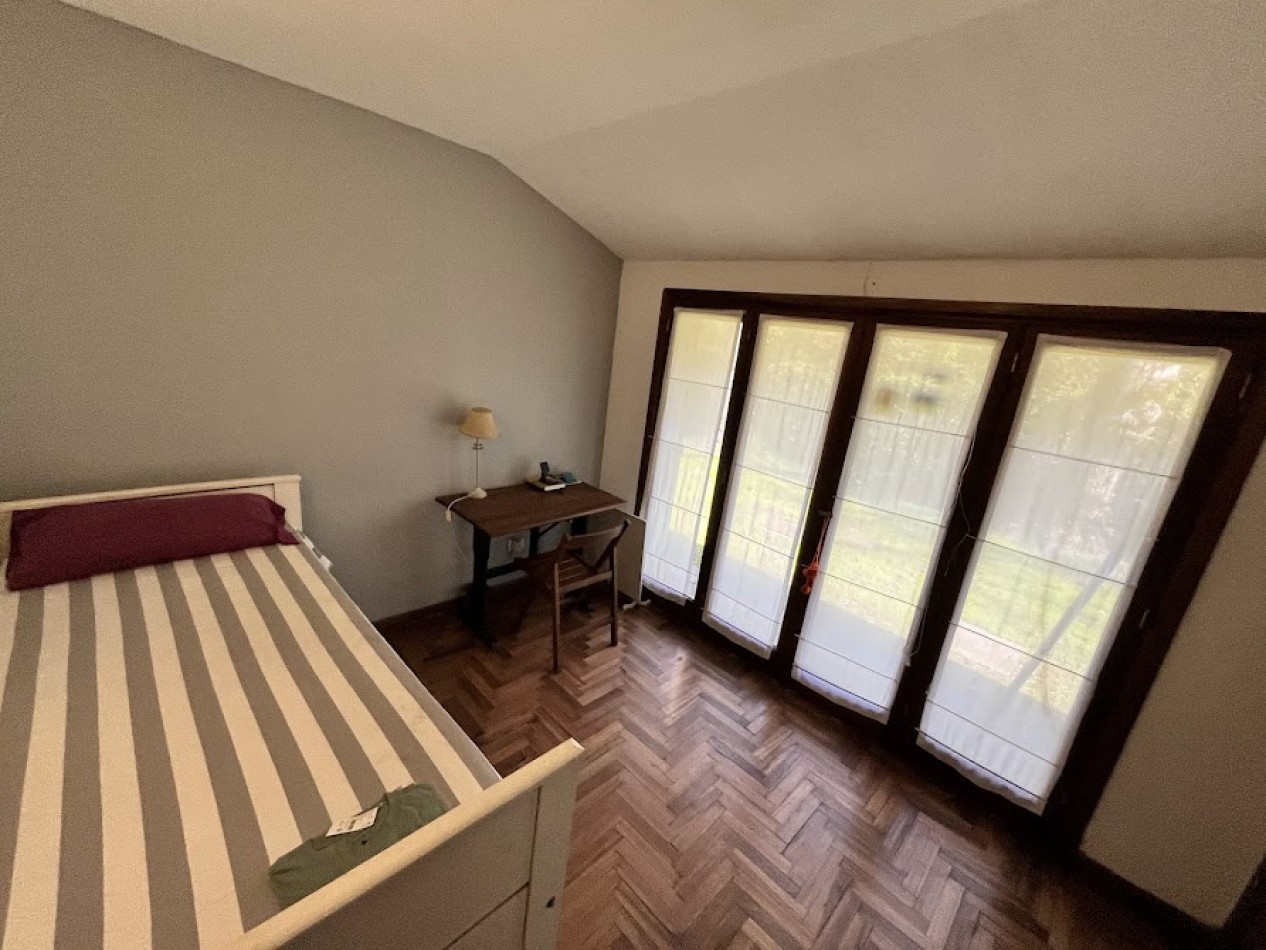 Chalet Tradicional sobre Lote de 914 m² - 3 Dormitorios y Quincho-Bosque P . Ramos