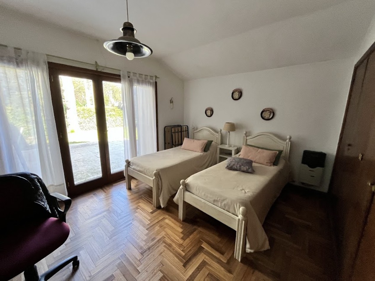 Chalet Tradicional sobre Lote de 914 m² - 3 Dormitorios y Quincho-Bosque P . Ramos