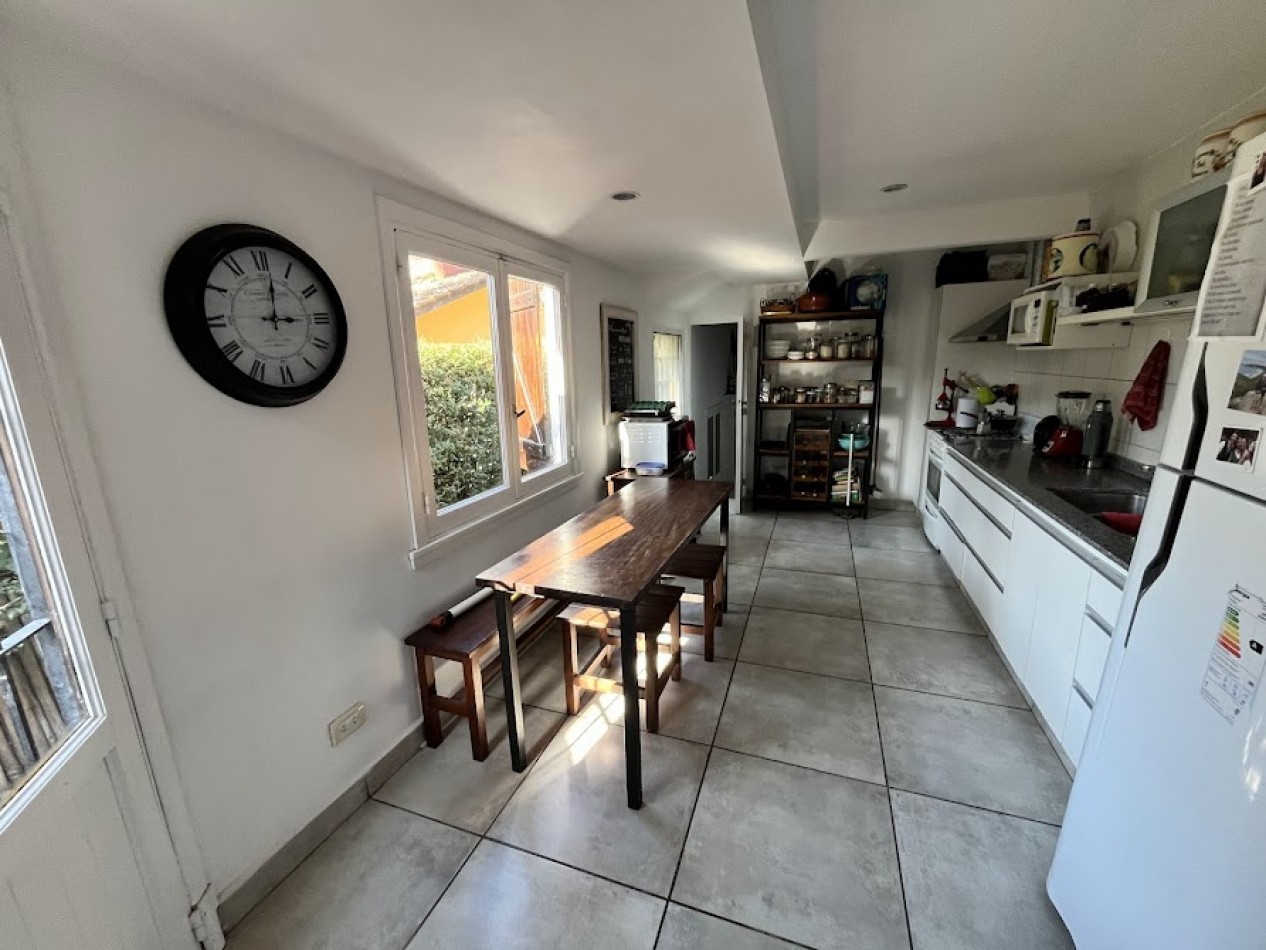 Chalet Tradicional sobre Lote de 914 m² - 3 Dormitorios y Quincho-Bosque P . Ramos