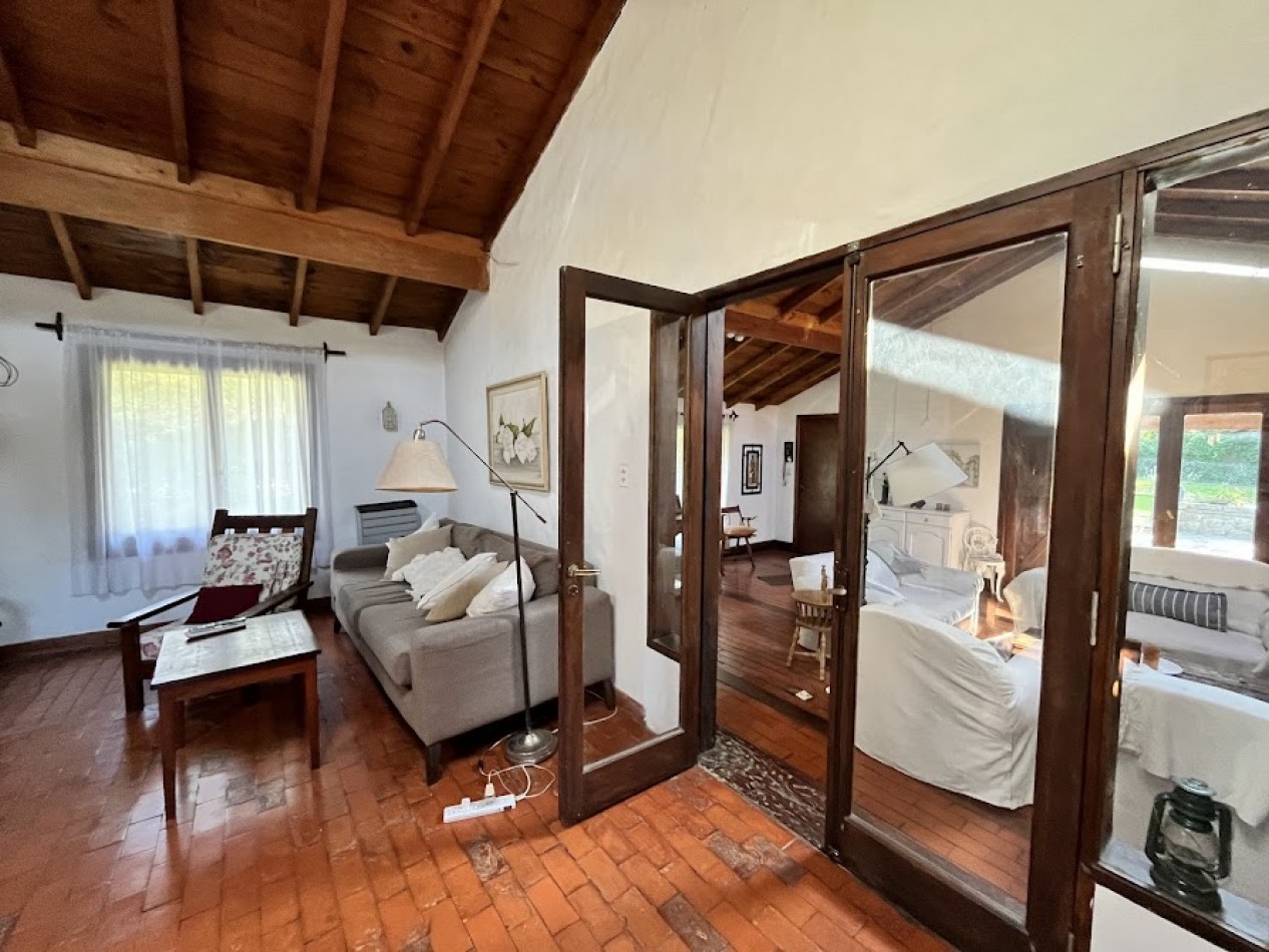 Chalet Tradicional sobre Lote de 914 m² - 3 Dormitorios y Quincho-Bosque P . Ramos