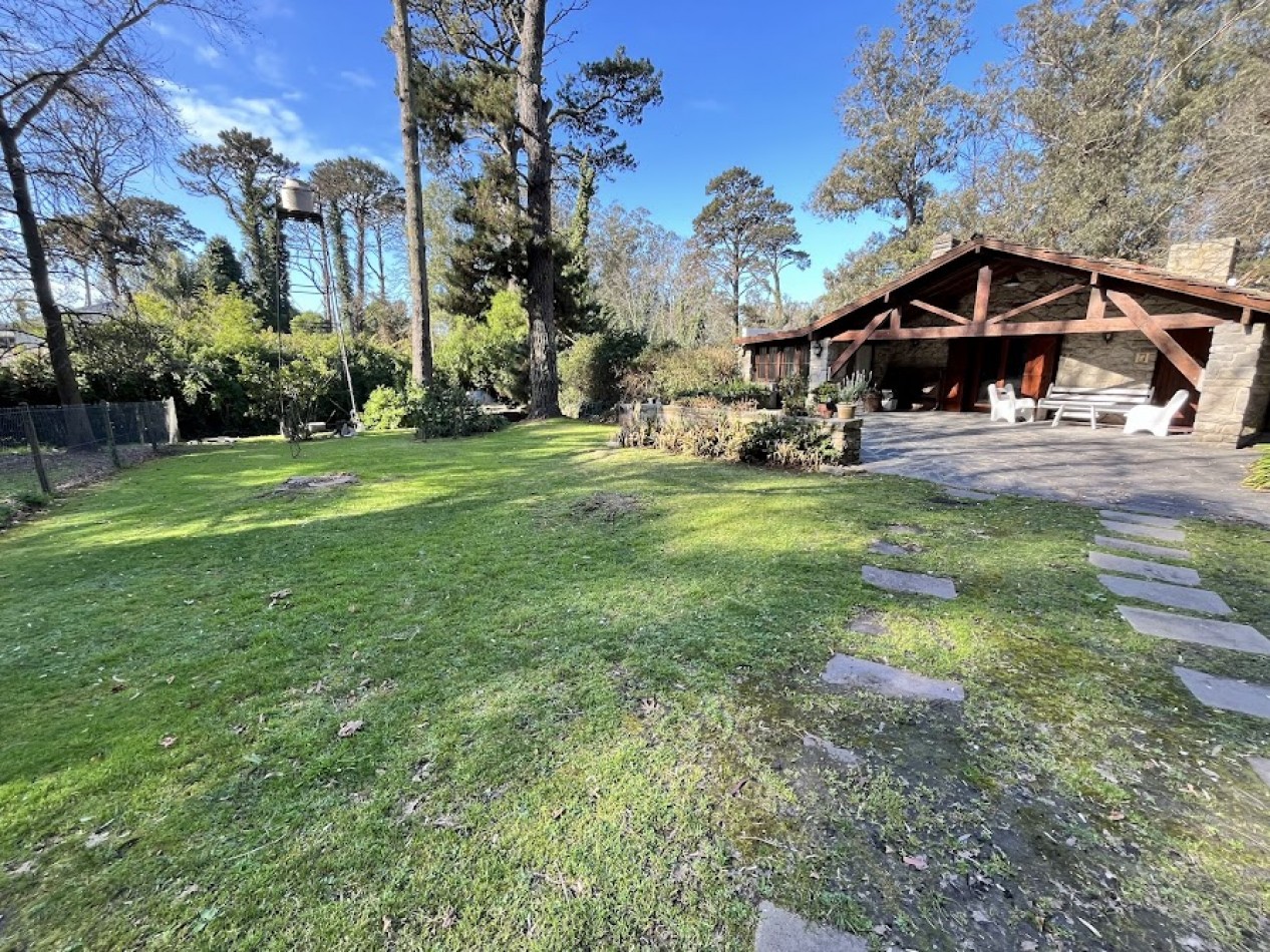 Chalet Tradicional sobre Lote de 914 m² - 3 Dormitorios y Quincho-Bosque P . Ramos