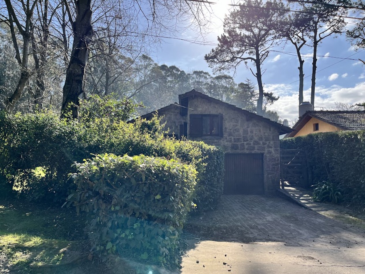 Chalet Tradicional sobre Lote de 914 m² - 3 Dormitorios y Quincho-Bosque P . Ramos