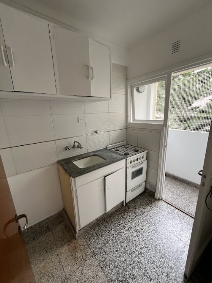 Venta Departamento 1 Ambiente con Cochera - Centro (La Rioja y Luro)