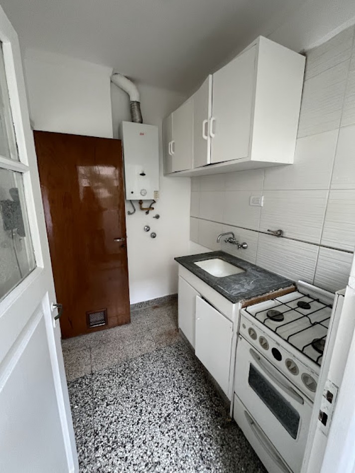 Venta Departamento 1 Ambiente con Cochera - Centro (La Rioja y Luro)