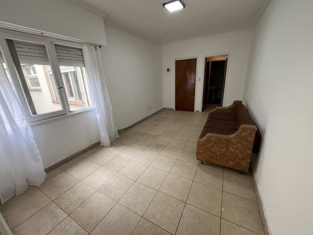 Venta Departamento 1 Ambiente con Cochera - Centro (La Rioja y Luro)